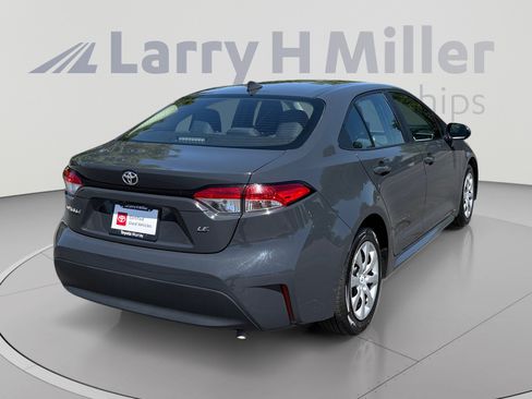 Used 2025 Toyota Corolla LE FWD image 5