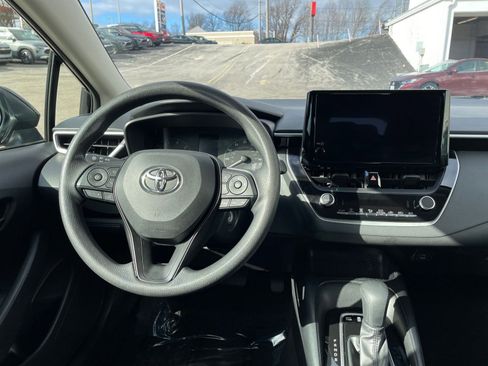 Used 2025 Toyota Corolla LE image 32
