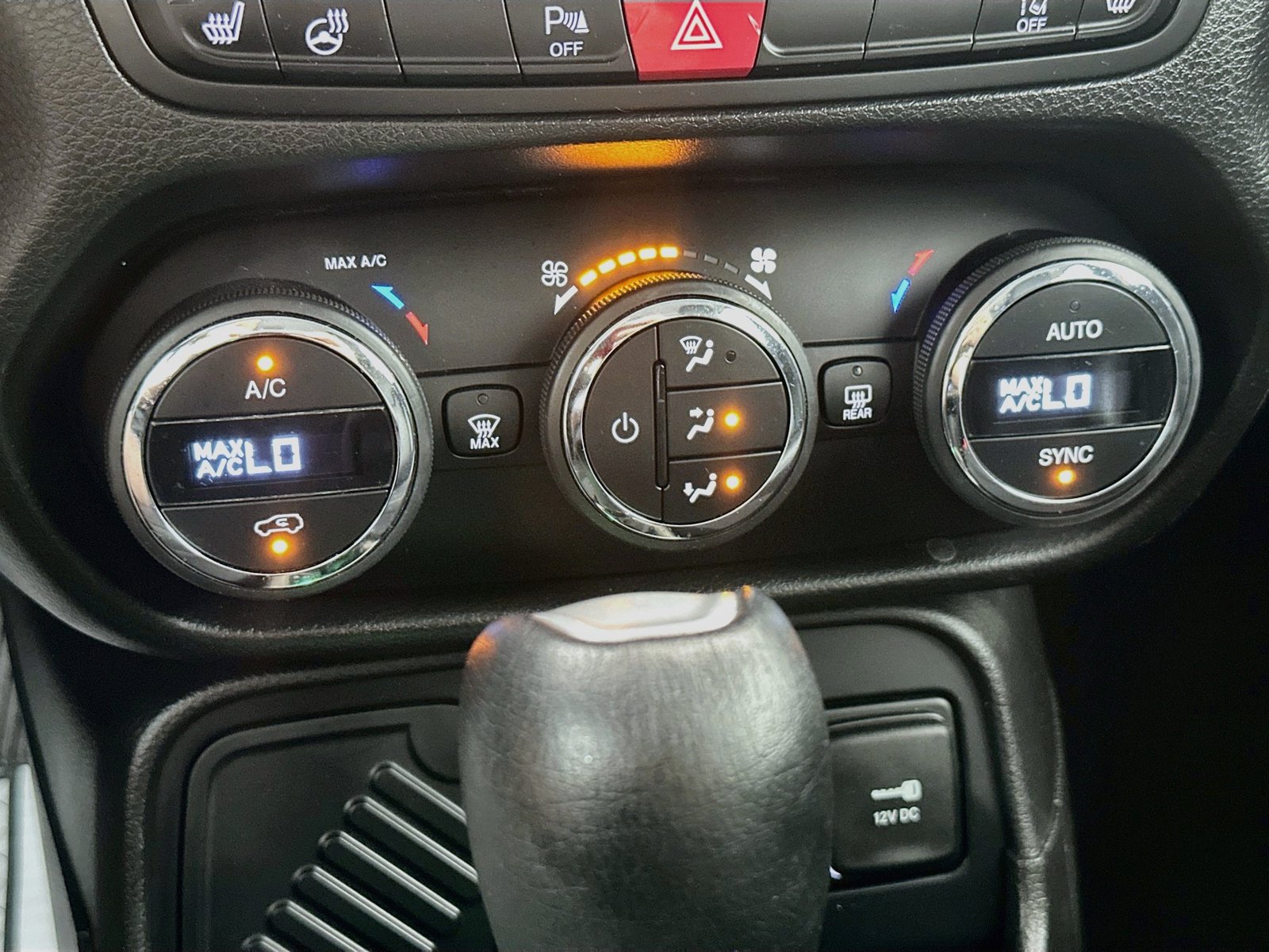 Used 2017 Jeep Renegade Limited w/ Advanced Technology Group FWD image 16