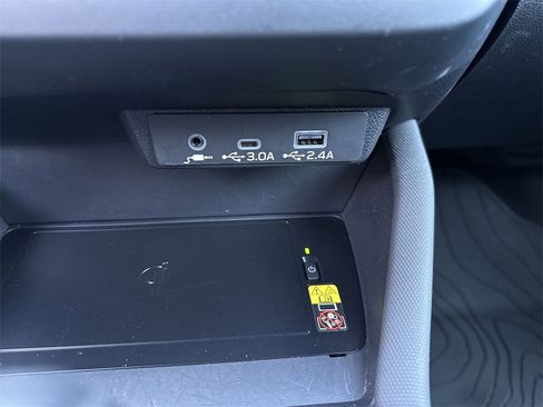 Used 2025 Subaru Forester Limited image 35