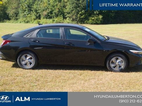 New 2026 Hyundai Elantra SE FWD image 5