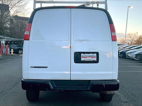 Used 2017 Chevrolet Express 3500 image 4