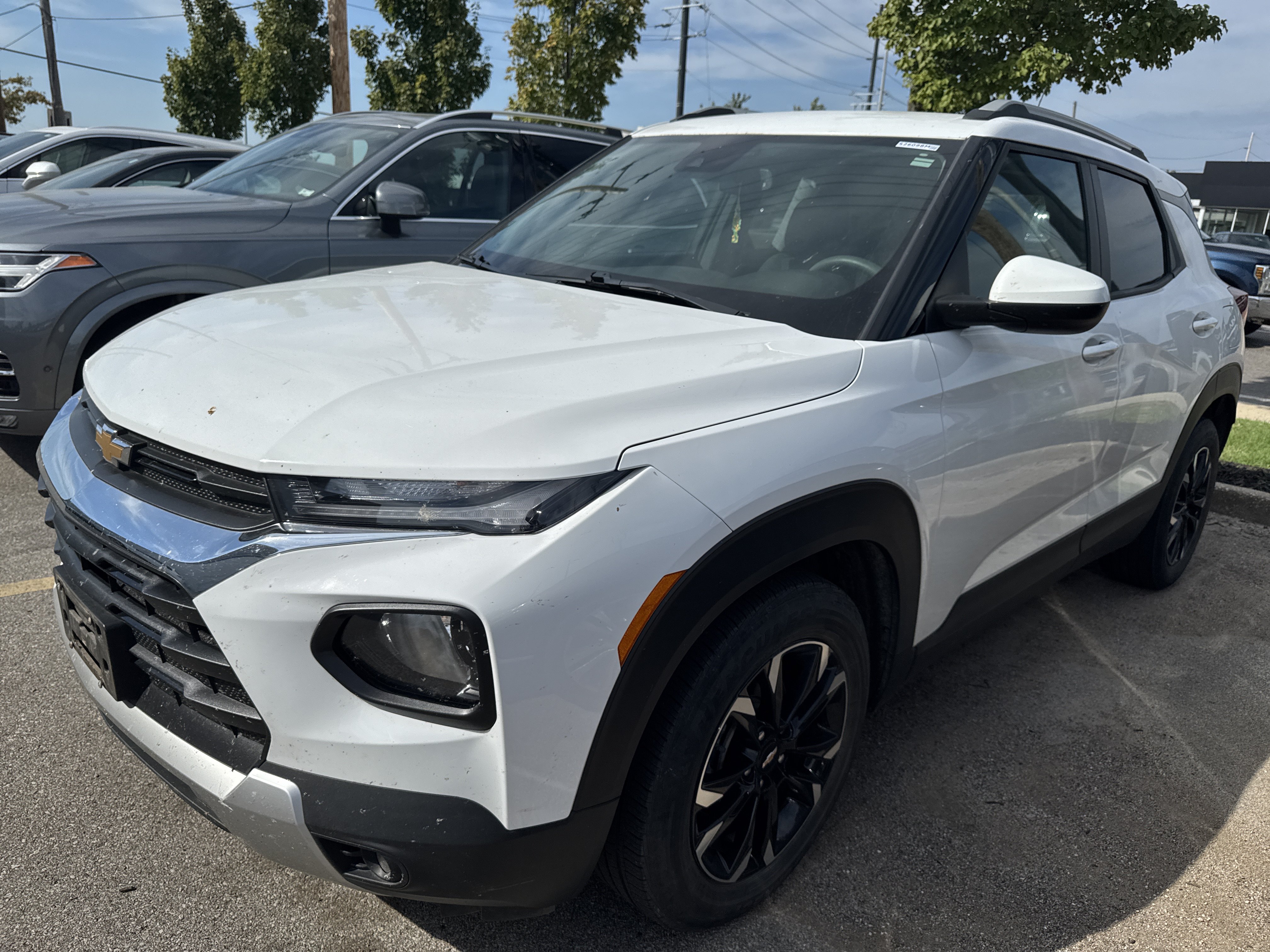 Used 2021 Chevrolet TrailBlazer LT w/ Convenience Package FWD image 2