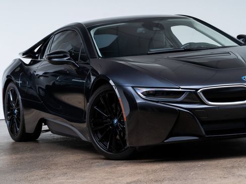 Used 2020 BMW i8 Coupe AWD/4WD image 2
