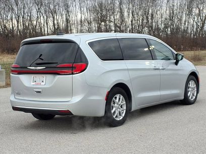 Used 2024 Chrysler Pacifica Touring-L