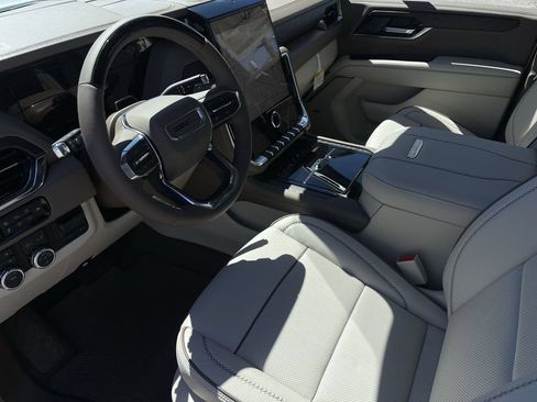 New 2026 GMC Yukon XL Denali w/ Denali Reserve Package AWD/4WD image 10