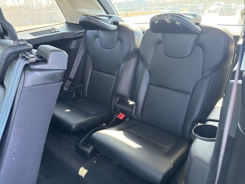 Used 2023 Volvo XC90 B5 Core image 11