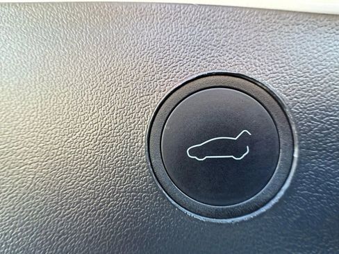 Used 2023 Tesla Model 3 Standard Range image 30