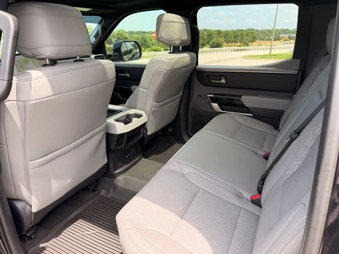 Used 2025 Toyota Tundra Limited AWD/4WD image 35