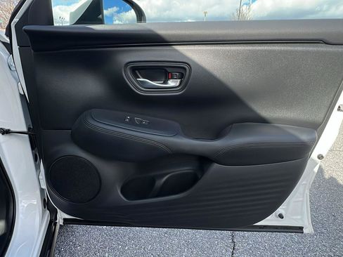 Certified 2025 Honda HR-V LX image 12