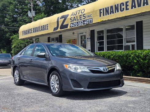 Used 2013 Toyota Camry LE FWD image 1