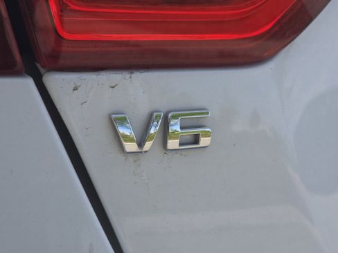 Used 2015 Chevrolet Impala LT FWD image 9