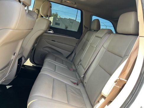 Used 2014 Jeep Grand Cherokee Limited w/ Luxury Group II RWD image 31