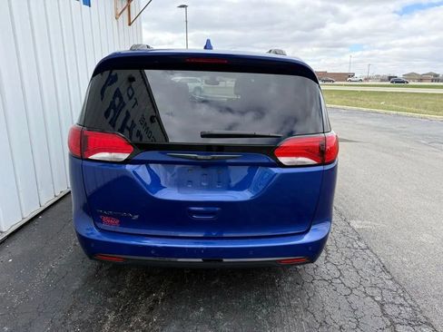 Used 2018 Chrysler Pacifica Touring-L Plus w/ S Appearance Package image 7