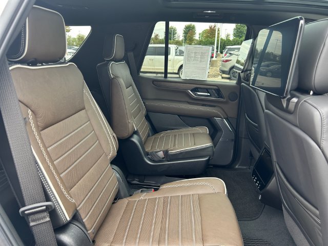 Used 2025 GMC Yukon Denali Ultimate w/ LPO, Illumination Package AWD/4WD image 16