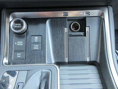 Used 2024 Lexus GX 550 w/ Accessory Package (2T) AWD/4WD image 49