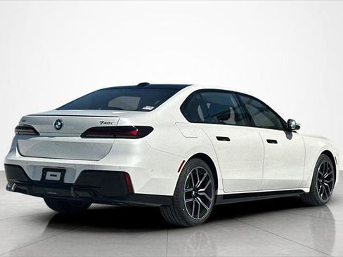 New 2026 BMW 740i xDrive T image 5