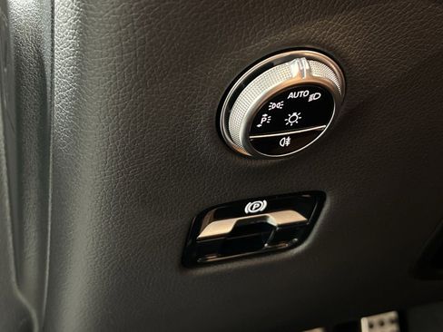 Used 2024 Mercedes-Benz GLC 300 4MATIC image 31