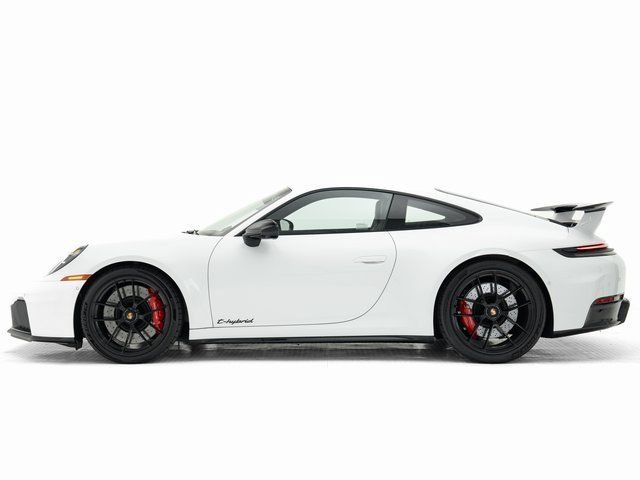 Certified 2025 Porsche 911 Carrera GTS RWD image 2