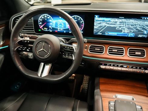 Used 2024 Mercedes-Benz GLS 580 4MATIC image 11