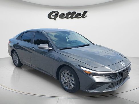 Certified 2024 Hyundai Elantra SEL FWD image 3