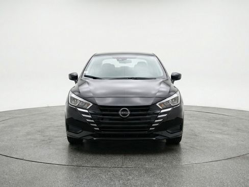 Used 2025 Nissan Versa SV image 2