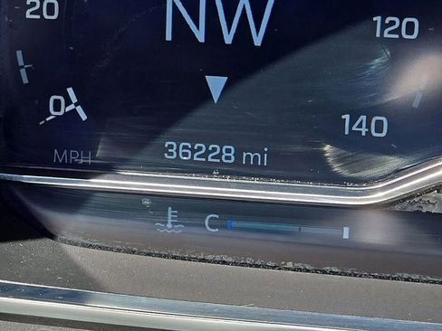 Used 2024 Chevrolet Tahoe Z71 w/ Luxury Package image 14