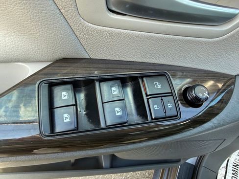Used 2017 Toyota Sienna XLE w/ XLE Navigation Package image 9