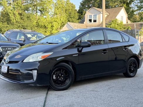 Used 2014 Toyota Prius Two FWD image 2