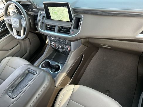 Used 2023 GMC Yukon XL SLT w/ SLT Luxury Package image 29