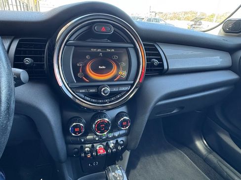 Used 2018 MINI Cooper 2-Door Hardtop w/ Premium Package FWD image 9