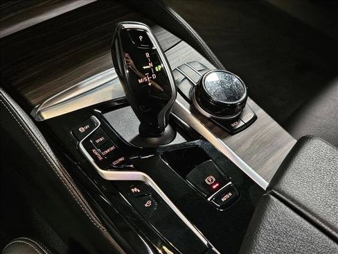 Used 2021 BMW M550i xDrive w/ Dynamic Handling Package image 12