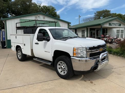 Used 2014 Chevrolet Silverado 3500 W/T AWD/4WD image 3