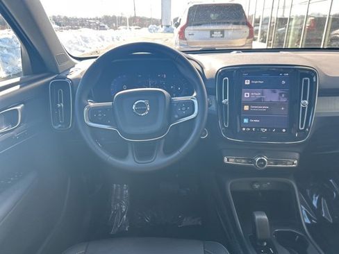 Certified 2025 Volvo XC40 B5 Core image 18