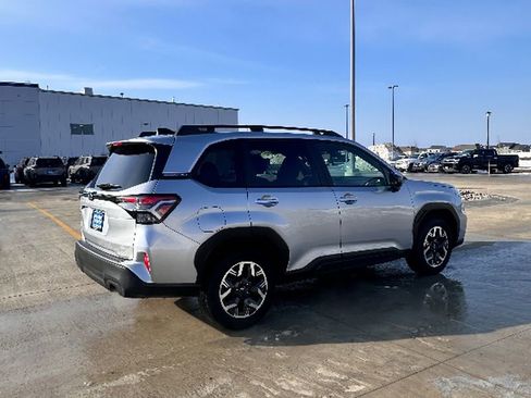 Used 2025 Subaru Forester Premium w/ Convenience Package #1 image 5