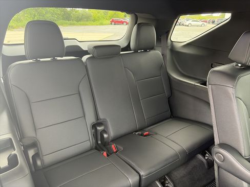 Used 2026 Chevrolet Traverse LT w/ Midnight/Sport Edition AWD/4WD image 14