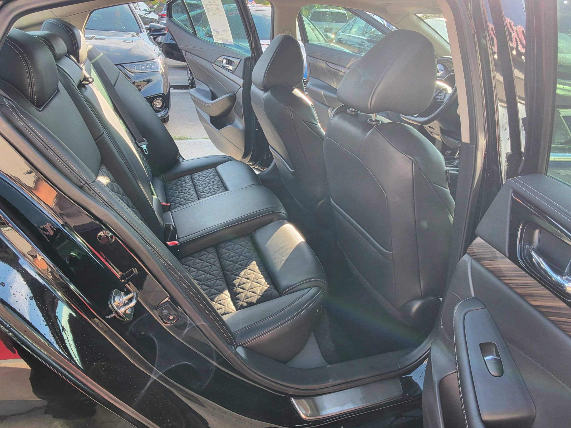 Used 2017 Nissan Maxima Platinum w/ Medallion Package FWD image 13