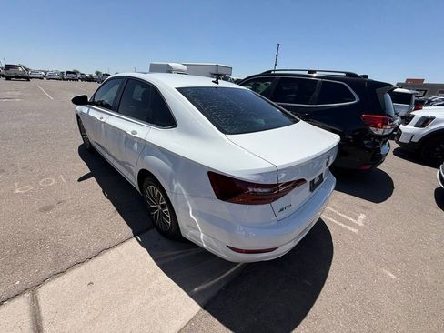 Used 2019 Volkswagen Jetta SE FWD image 4