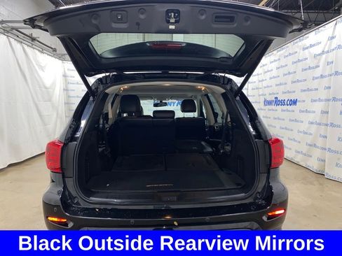 Used 2020 Nissan Pathfinder SL image 27