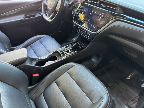 Used 2023 Chevrolet Bolt LT w/ Infotainment Package FWD image 19