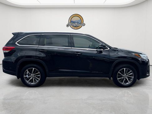 Used 2019 Toyota Highlander XLE AWD/4WD image 25