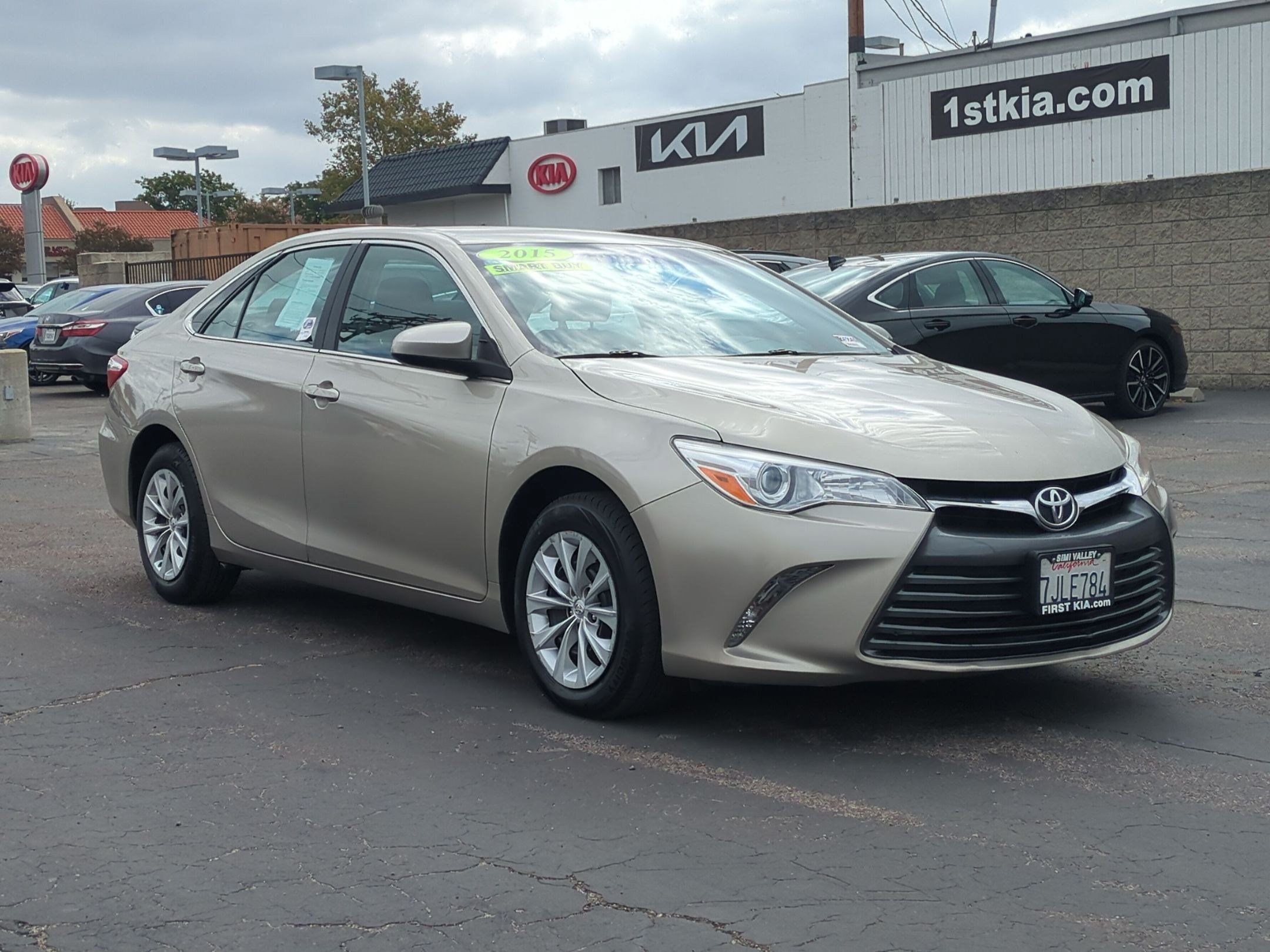 Used 2015 Toyota Camry LE FWD image 3
