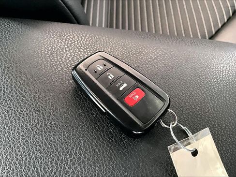 Used 2021 Toyota Camry SE w/ Convenience Package image 14