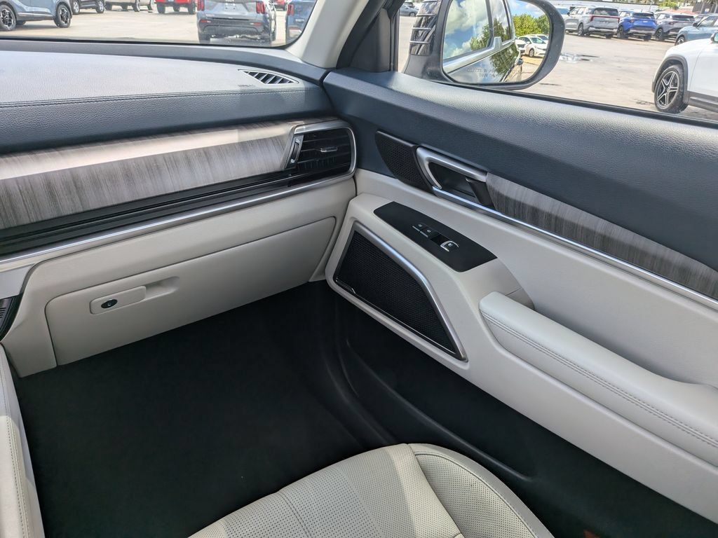 Certified 2023 Kia Telluride EX w/ EX Captain's Chair Package FWD image 18