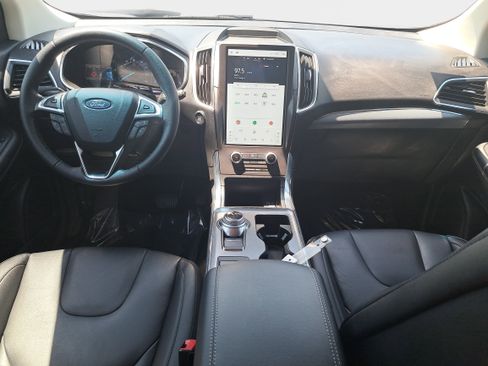 Used 2021 Ford Edge Titanium AWD/4WD image 9