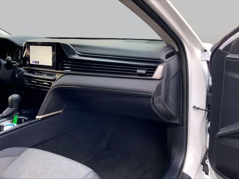 Used 2025 Toyota Camry LE FWD image 17
