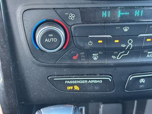 Used 2017 Ford Escape SE w/ Equipment Group 201A image 22