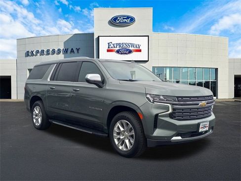 Used 2023 Chevrolet Suburban Premier image 4