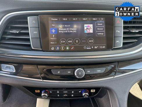 Used 2023 Buick Enclave Essence image 26