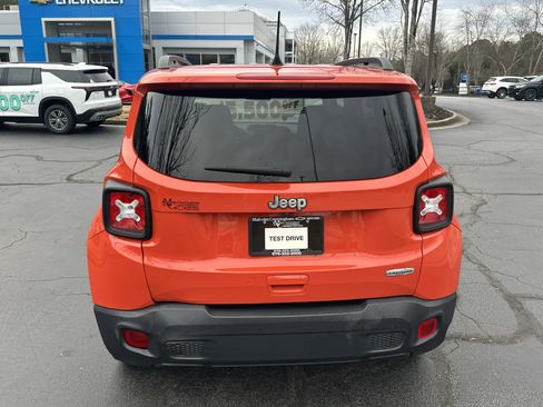 Used 2019 Jeep Renegade Latitude image 6